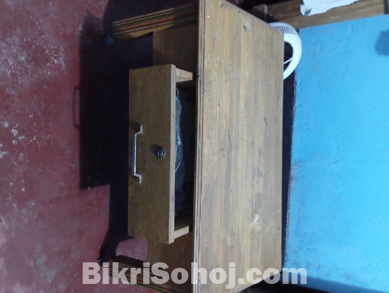সেগুন কাঠের পড়ার টেবিল বিক্রি হবে ঢাকা সহ আছে